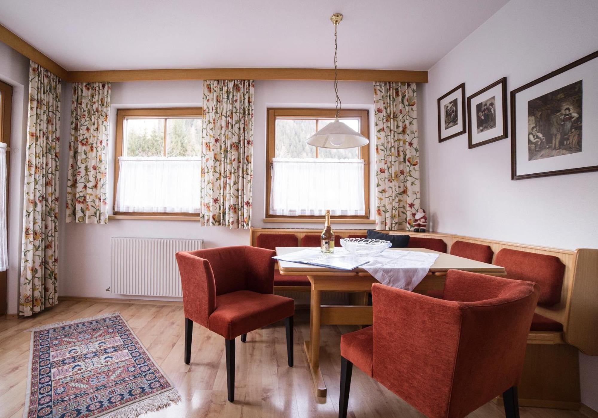 Alberts Bellevue Appartements ナウダース 部屋 写真