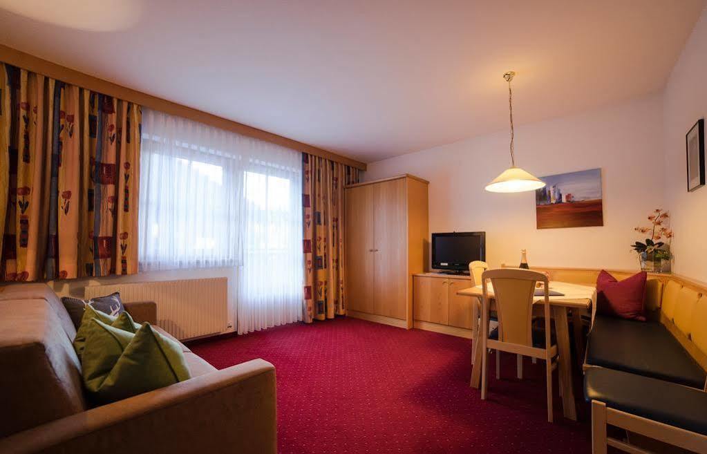 Alberts Bellevue Appartements ナウダース エクステリア 写真